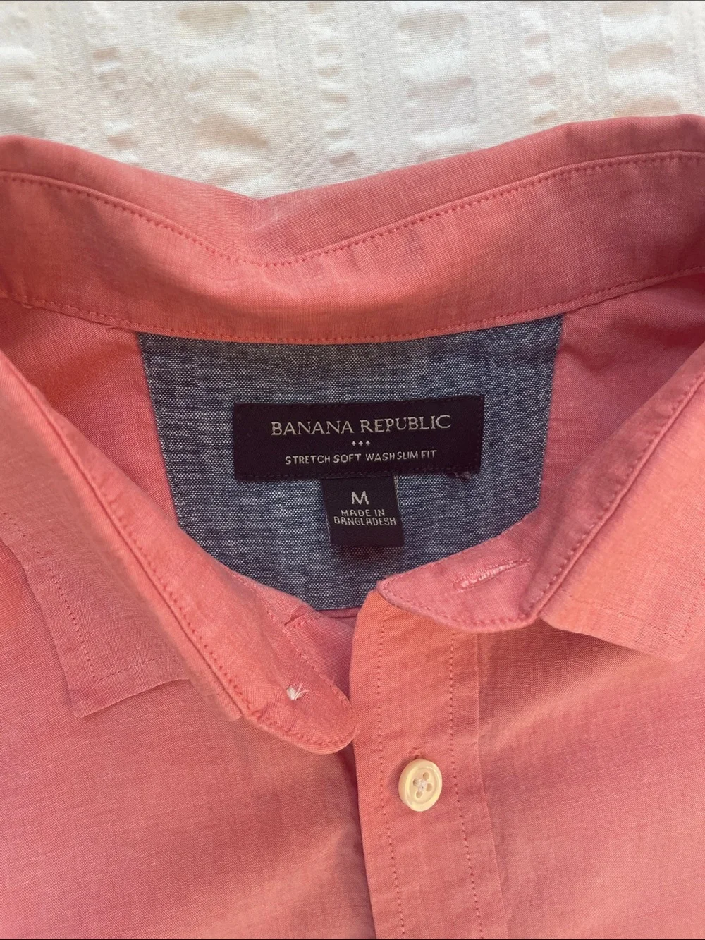 Banana Republic Short Sleeve Stretch + Soft Wash + Slim Fit in Salmon Pink Sz M